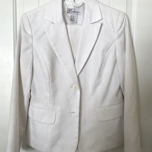 Dressbarn pantsuit. Size 6 white